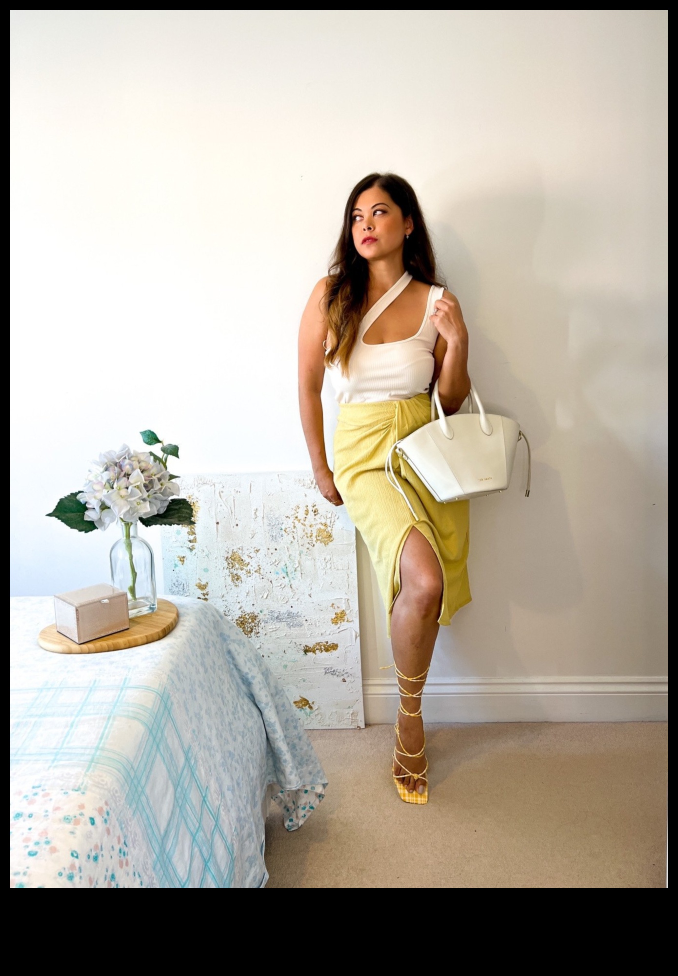 Saules pielieta elegance: karsti vasaras tērpi modes cienītājiem