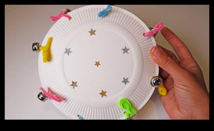Izveicīgas bērnu papīra šķīvju tamburīnas: mūzikas instrumentu izveide