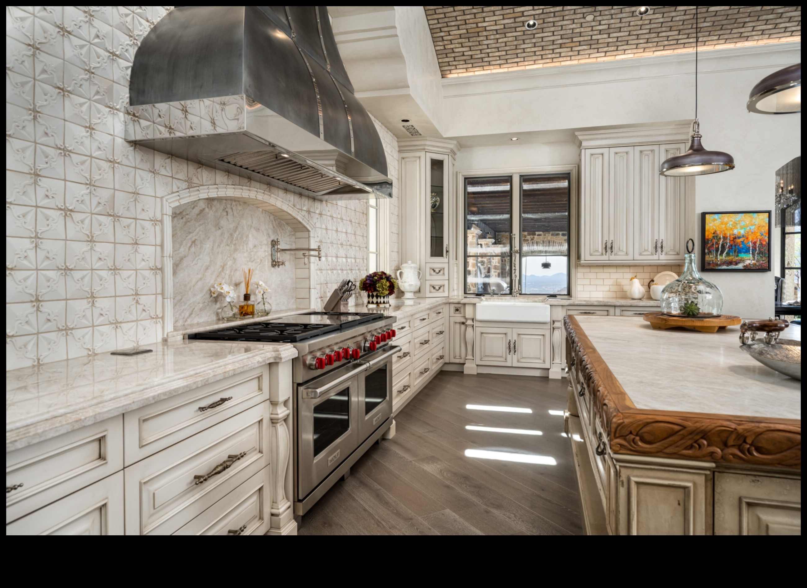 Kādi ir daži radoši veidi, kā izmantot marmoru virtuves dizainā, lai iegūtu elegantu pieskārienu?