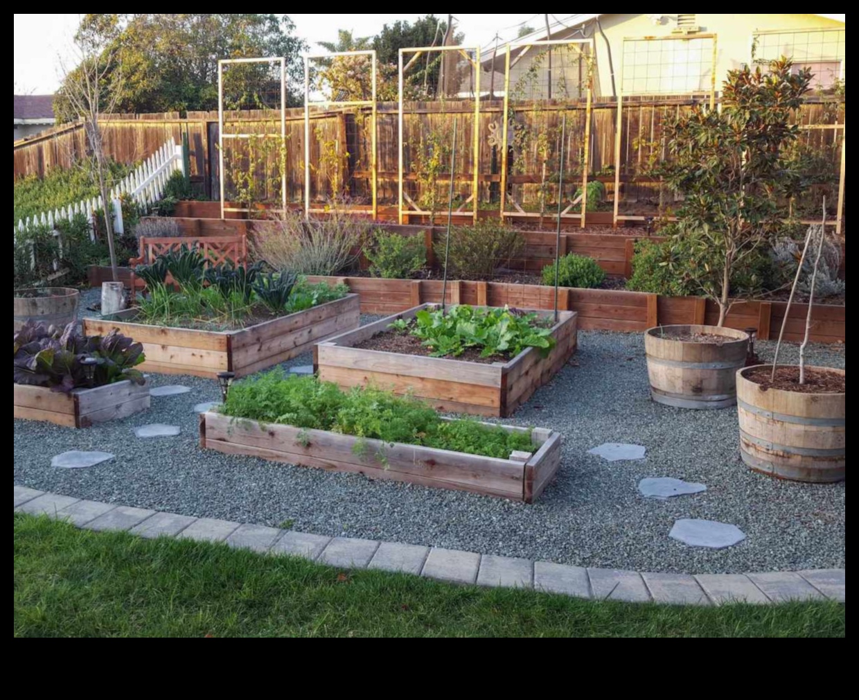 Dārza kaprīzs: paceliet savu telpu ar māksliniecisku noskaņu