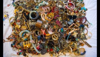 Pārstrādāta elegance: DIY aksesuāri no atkārtoti izmantotiem materiāliem