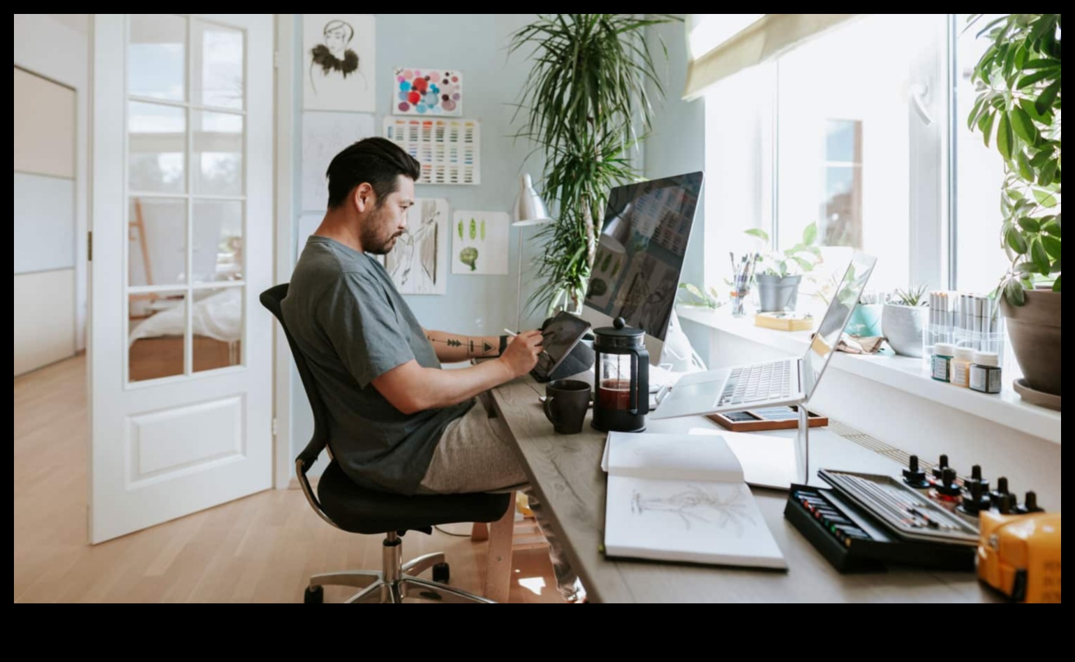 Produktivitātes uzlabošana mājas biroja telpu interjera dekors